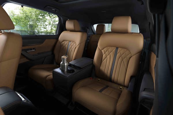 cx-80-kuro-interior